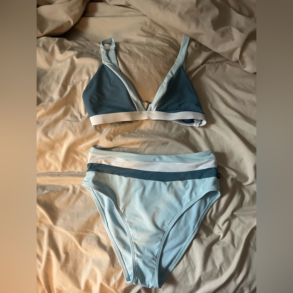 La Vie En Rose Bikini. Size 10 missing tags